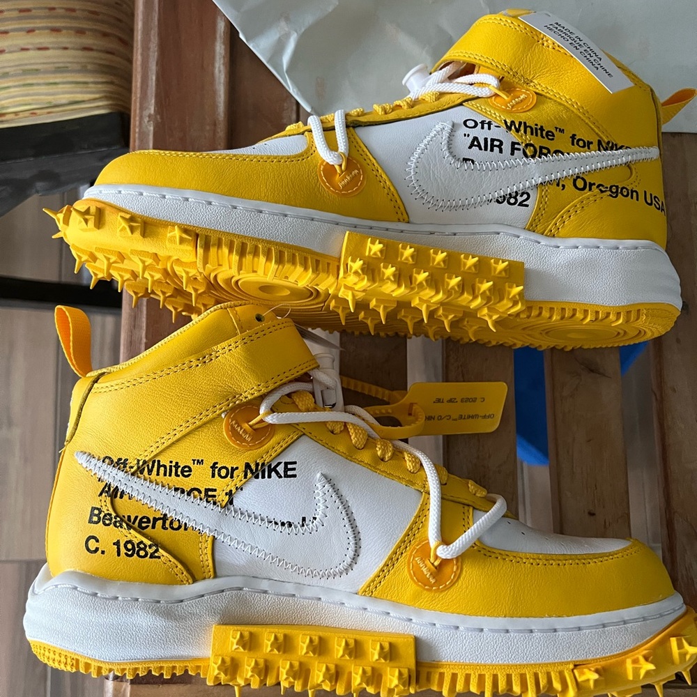 Brand new in box Off-White c/o Nike Air Force 1 Men’s size 8, women’s 9.5